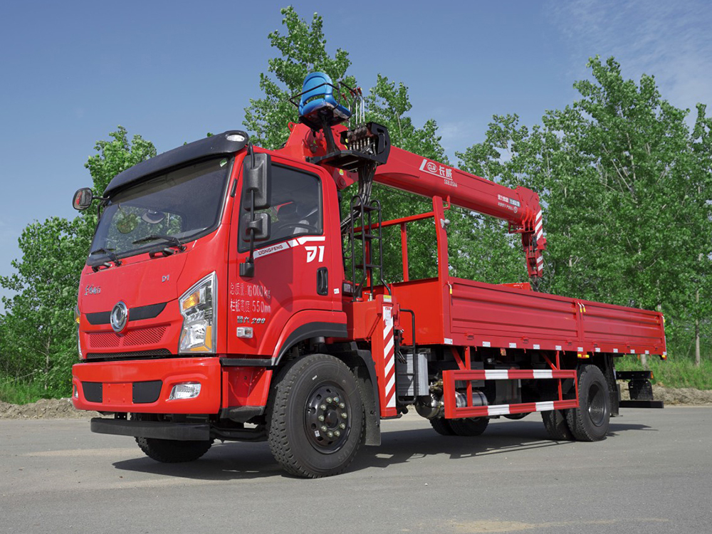 國六東風(fēng)暢行D1長(zhǎng)威8噸四節(jié)直臂吊機(jī)隨車吊